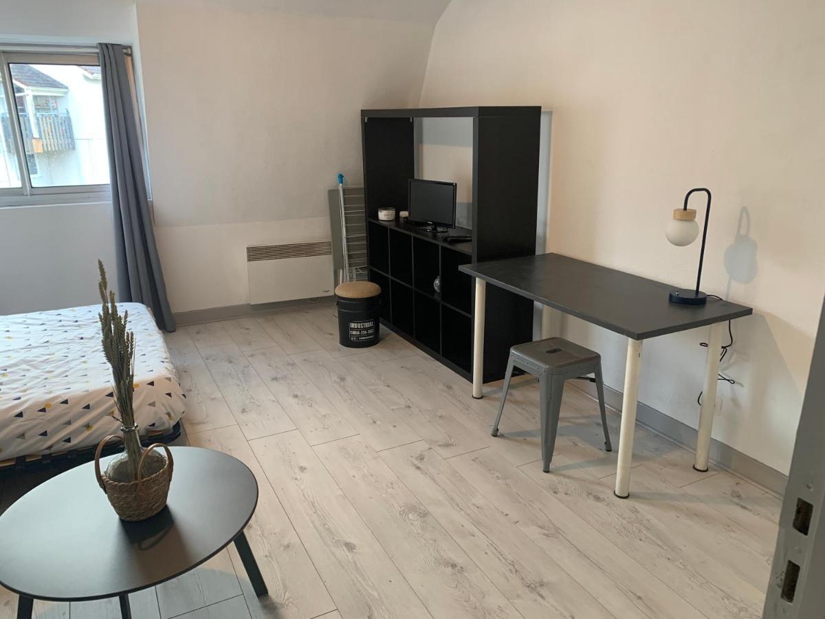 Апартаменты Joli Studio Avec Garage Prive Тарб Экстерьер фото